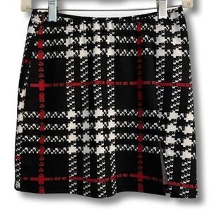 SHEIN plaid mini skirt Black,red,and white. Elastic waist. Size small- fit 26-28